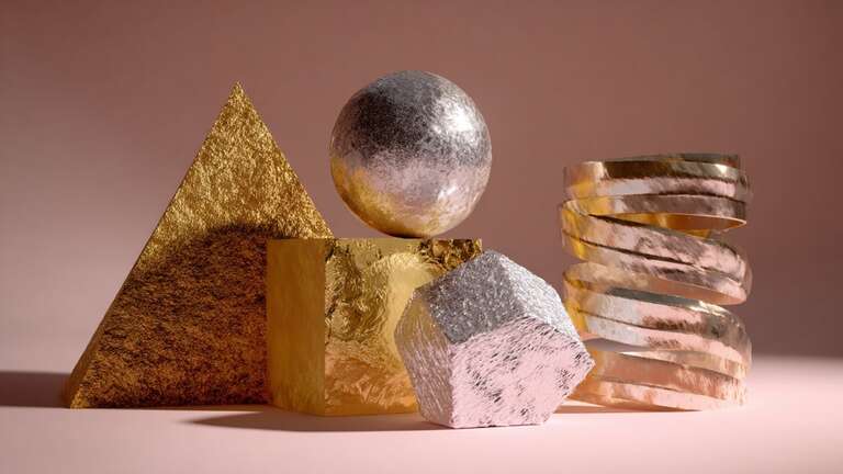 فلزات گرانبها با اشکال هندسی در فضایی مدرن با رنگهای پاستلی، نور نرم و بافتهای لوکس.