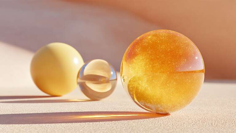 سه گوی طلایی — ۲۴ عیار، ۲۲ عیار، ۱۸ عیار — در اتاقی با نور ملایم و رنگهای پاستلی.