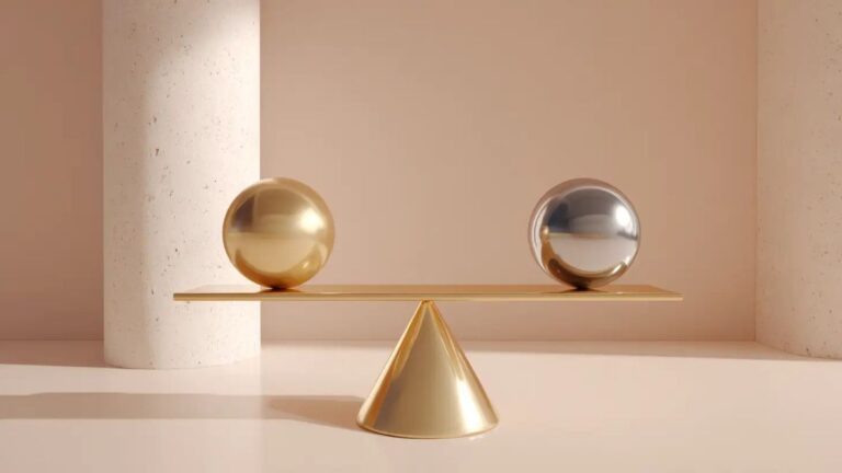 یک ترازو طلایی روی سطحی صاف قرار دارد که روی یک کفه آن گوی طلایی و کفه دیگر گوی نقره‌ای قرار دارد.