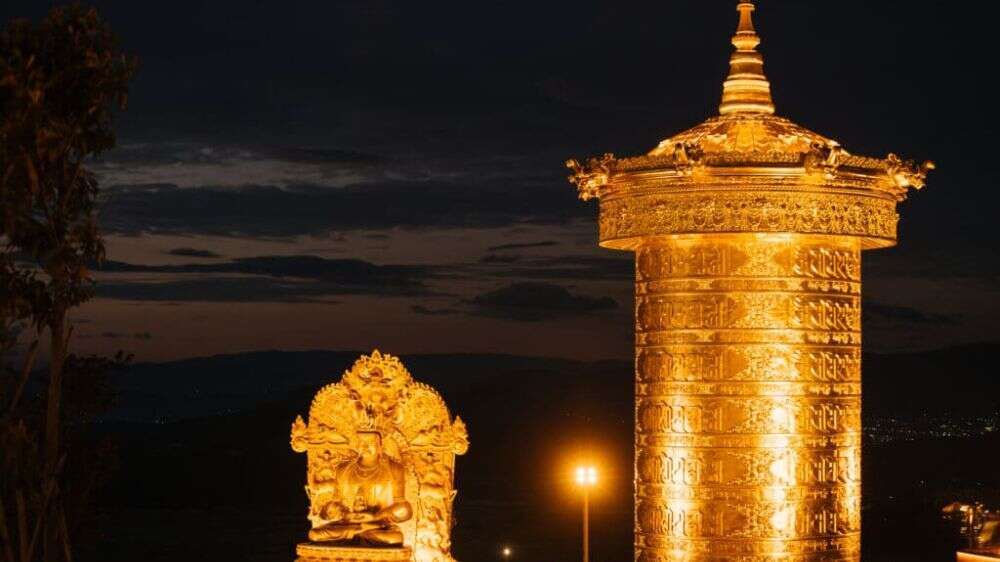 مقبره طلایی که کابرد طلا در معماری را نشان می‌دهد.