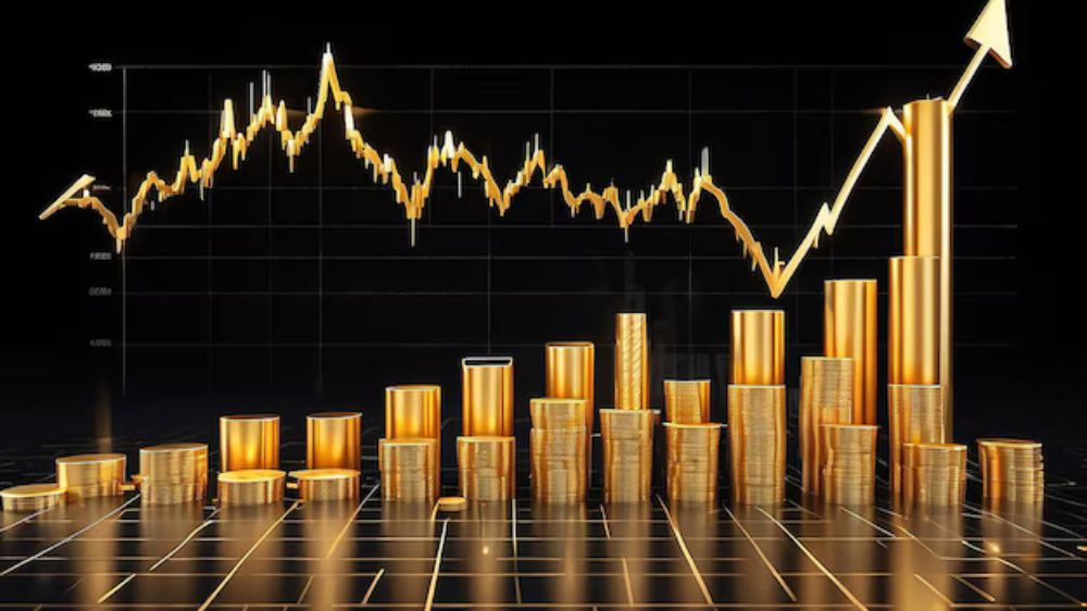 انبوهی از سکه‌های طلا که به شکل ستون چیده شده‌اند، با پس‌زمینه‌ای شامل نمودارها و گراف‌های مالی