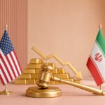 تعدادی شمش طلا و مقداری طلای آبشده در کنار دو دسته دلار با پرچم های ایران و امریکا در پس زمینه